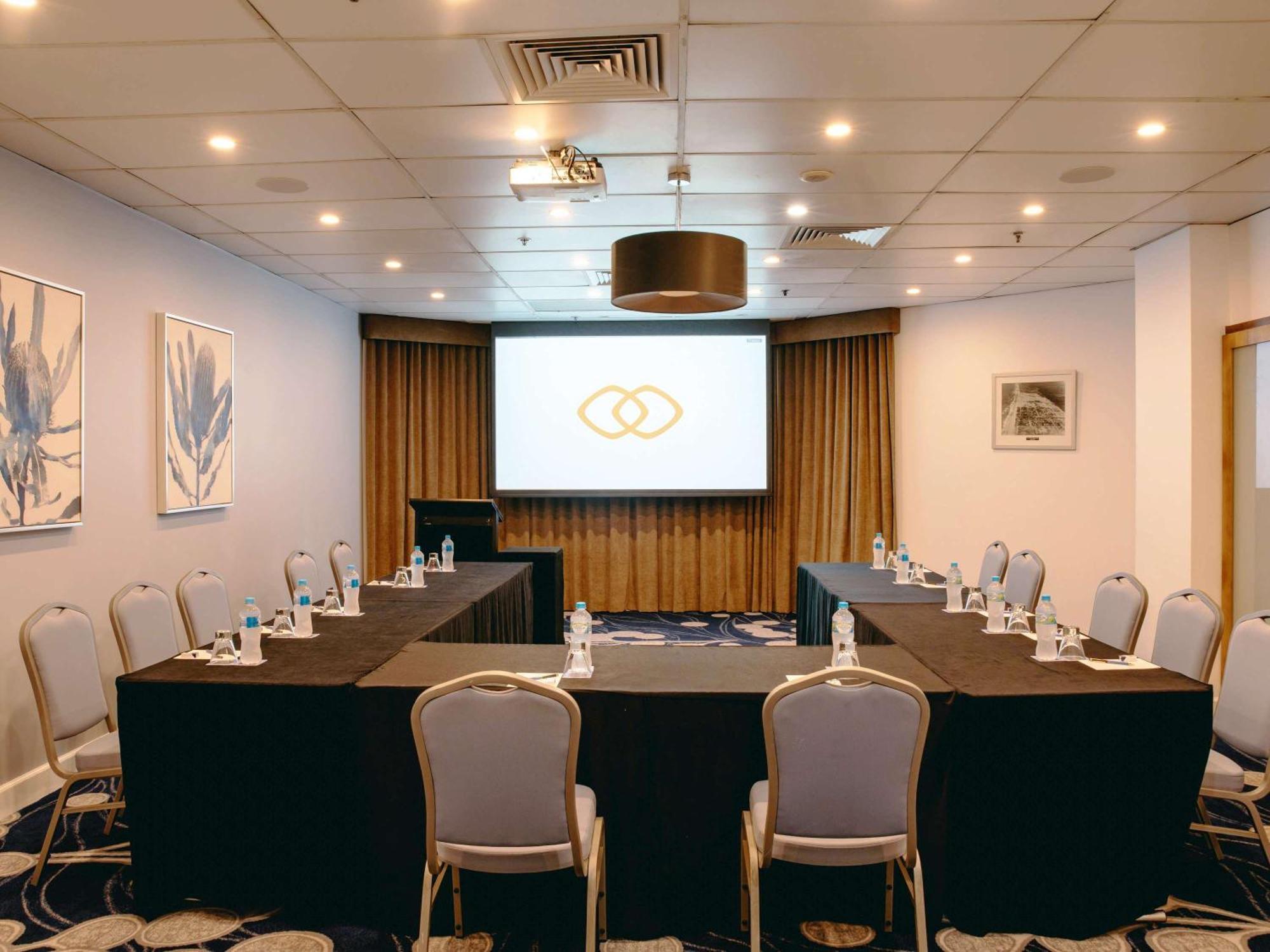 Sofitel Gold Coast Broadbeach Exterior foto The meeting room at the hotel