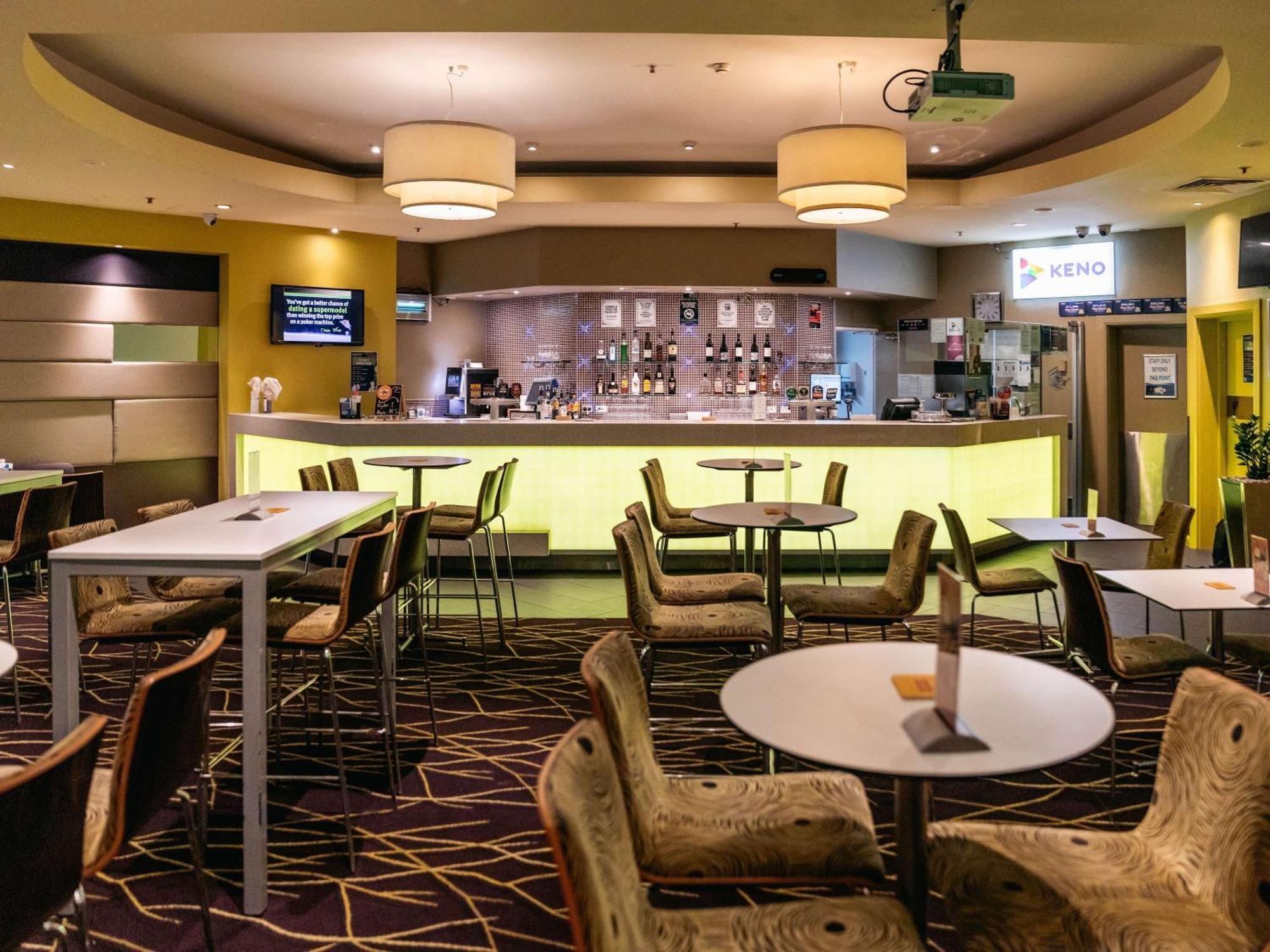 Sofitel Gold Coast Broadbeach Exterior foto The lounge at the airport